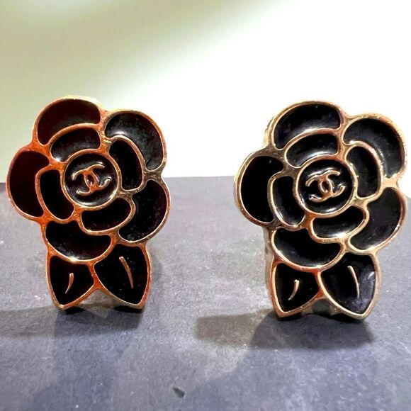Chanel Camellia Clip Earrings Black Golden - Picture 1 of 4